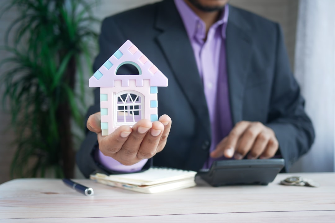 What is the Size Range of Houses Available for Sale in Midway Point?
